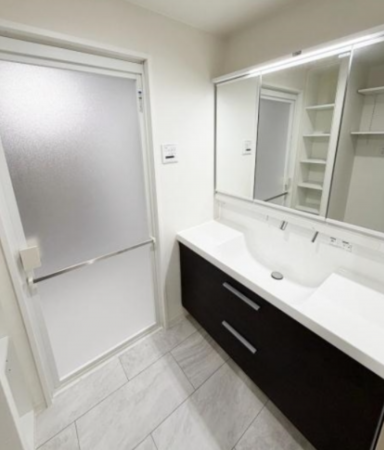 岸和田市港緑町、マンションの画像です