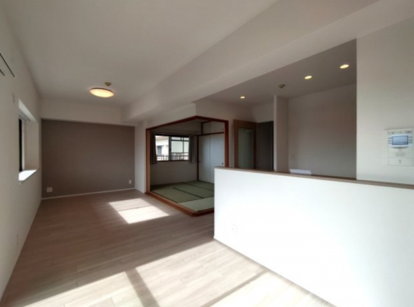 泉佐野市鶴原、マンションの画像です