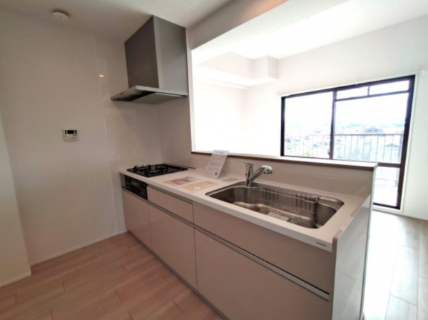 泉佐野市鶴原、マンションの画像です