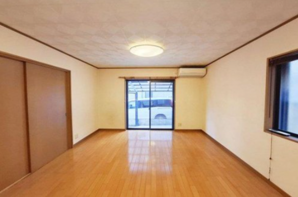 貝塚市窪田、中古一戸建ての画像です