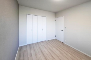 貝塚市地蔵堂、マンションの寝室画像です