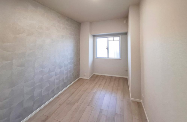 貝塚市地蔵堂、マンションの寝室画像です