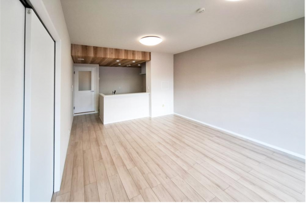 貝塚市地蔵堂、マンションの居間画像です