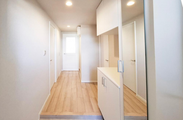 貝塚市地蔵堂、マンションの玄関画像です