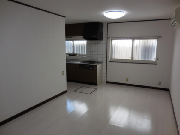 泉佐野市葵町、中古一戸建ての画像です