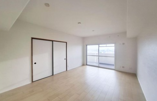 貝塚市海塚、マンションの画像です