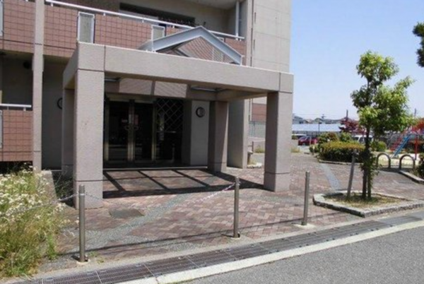 貝塚市海塚、マンションの画像です