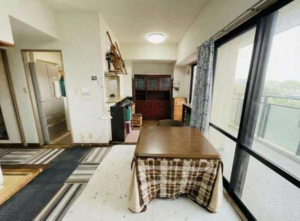 泉佐野市岡本、マンションの画像です