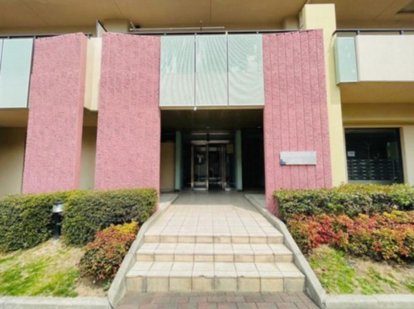 泉佐野市岡本、マンションの画像です