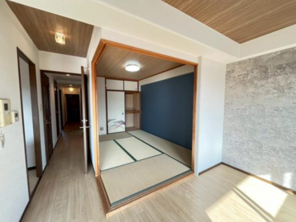 貝塚市澤、マンションの画像です