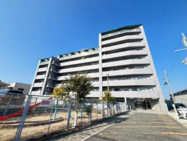 貝塚市澤、マンションの画像です