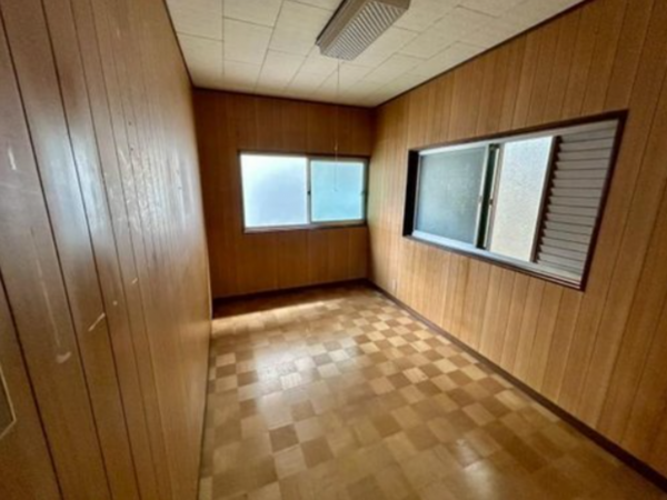 泉佐野市新安松、中古一戸建ての画像です