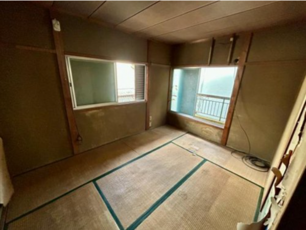 泉佐野市新安松、中古一戸建ての画像です
