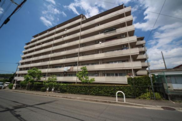 泉南郡熊取町七山東、マンションの画像です