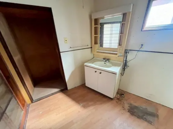 泉佐野市西本町、中古一戸建ての画像です