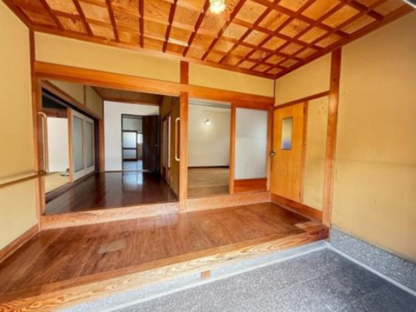 泉佐野市南中安松、中古一戸建ての画像です