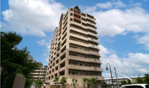 岸和田市港緑町、マンションの画像です