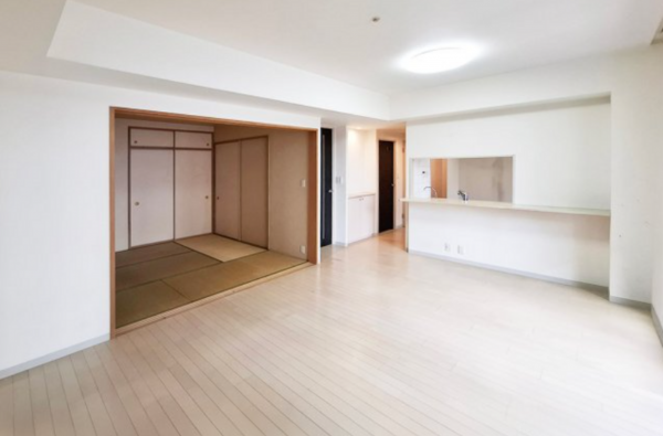 岸和田市港緑町、マンションの画像です