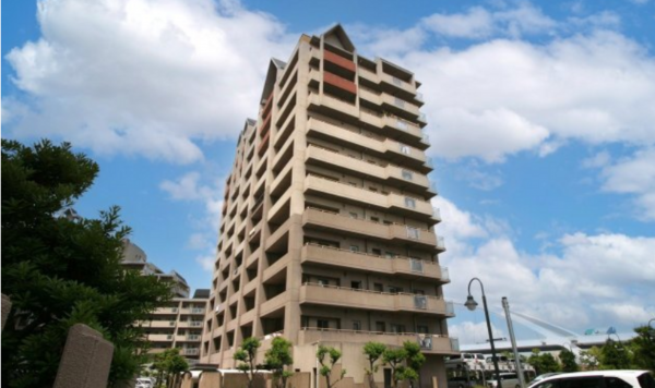 岸和田市港緑町、マンションの画像です