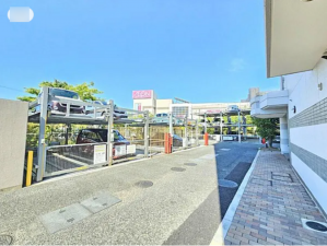 貝塚市王子、マンションの画像です