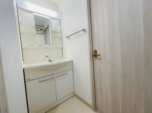 貝塚市澤、マンションの画像です