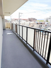 岸和田市加守町、マンションの画像です