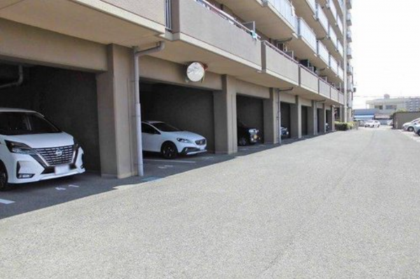 貝塚市窪田、マンションの画像です