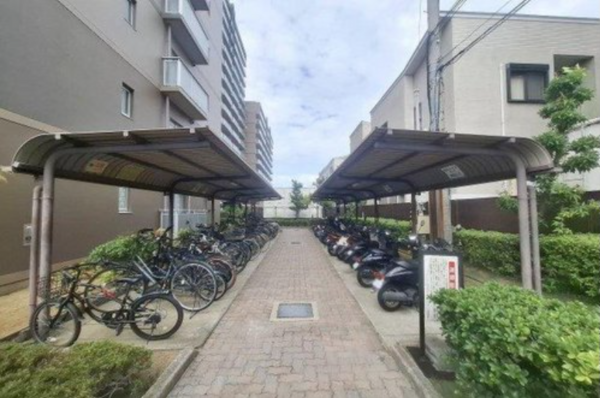 貝塚市窪田、マンションの画像です