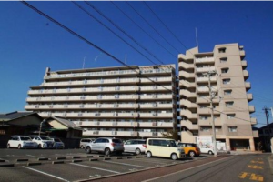 貝塚市澤、マンションの画像です