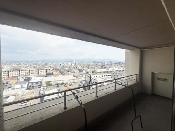 岸和田市港緑町、マンションの画像です