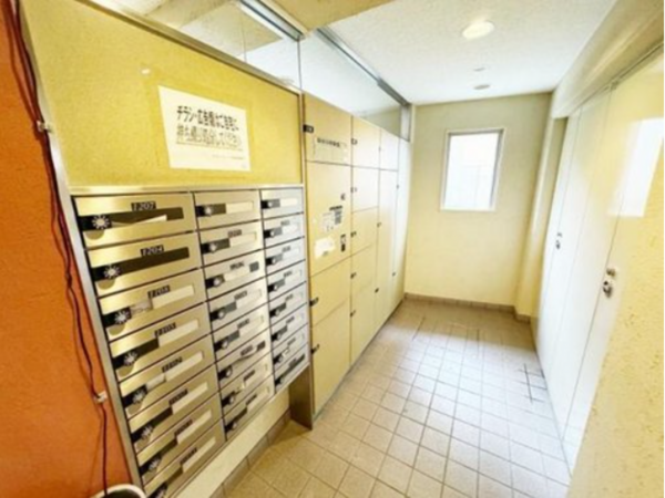 岸和田市港緑町、マンションの画像です