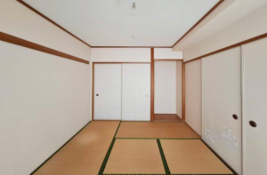 貝塚市窪田、マンションの画像です