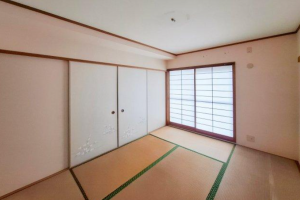 貝塚市窪田、マンションの画像です