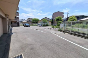 貝塚市半田、マンションの画像です