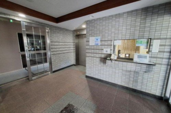 貝塚市半田、マンションの画像です