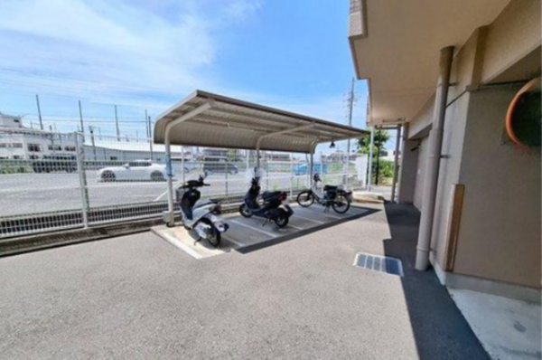 貝塚市半田、マンションの画像です