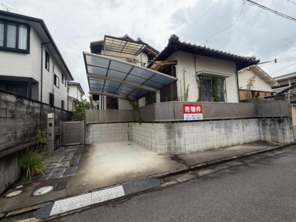 岸和田市山直中町、中古一戸建ての画像です