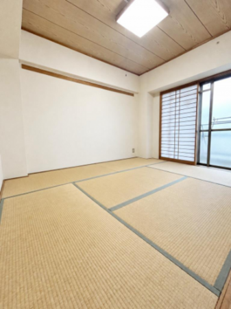 泉佐野市鶴原、マンションの画像です