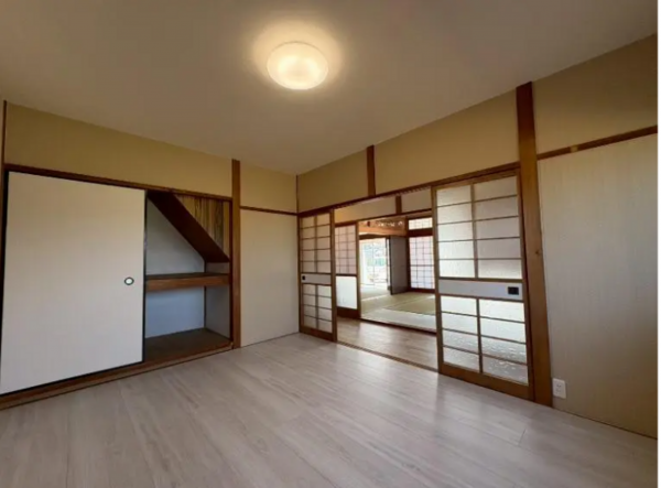 泉佐野市南中安松、中古一戸建ての画像です