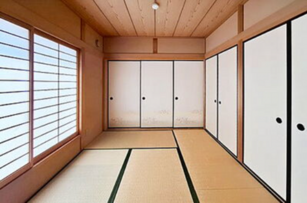 泉佐野市新安松、中古一戸建ての画像です