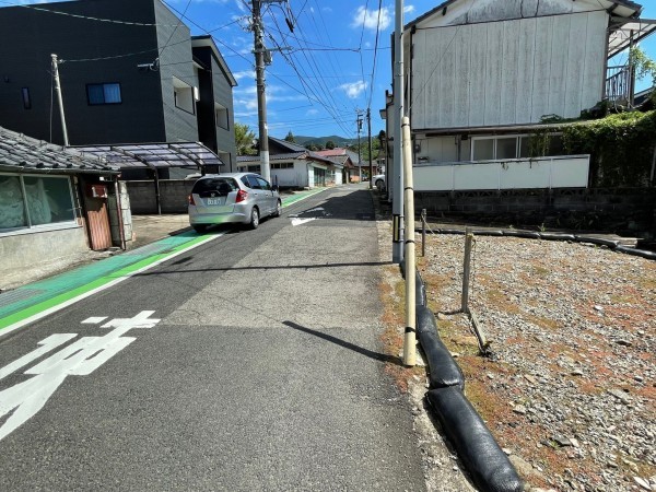 佐世保市柚木町、土地の前面道路を含む現地写真画像です