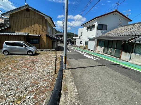 佐世保市柚木町、土地の前面道路を含む現地写真画像です