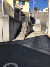 佐世保市須田尾町、中古一戸建ての駐車場画像です