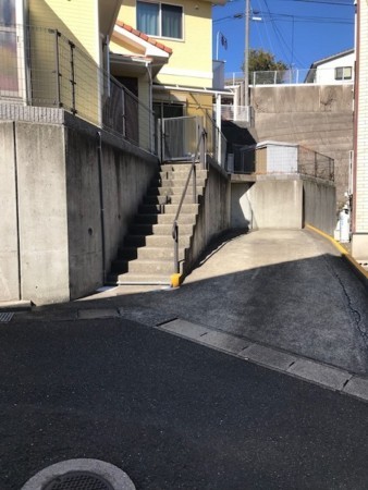 佐世保市須田尾町、中古一戸建ての駐車場画像です