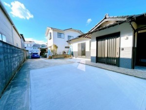 佐世保市広田、中古一戸建ての駐車場画像です