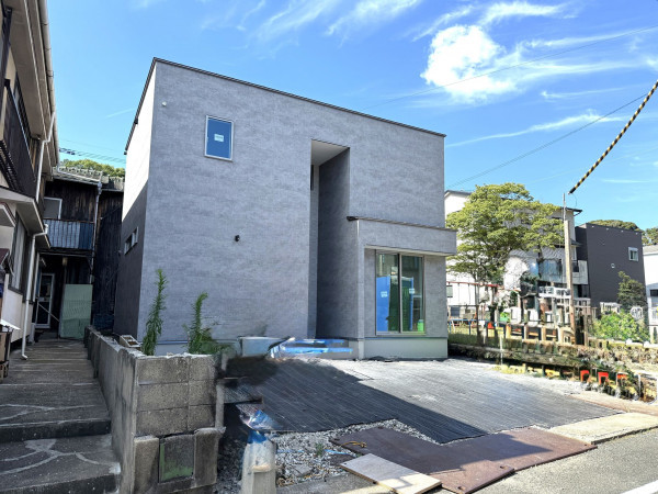 佐世保市春日町、新築一戸建ての外観画像です