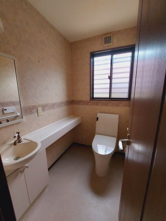 松江市西川津町、中古一戸建てのトイレ画像です
