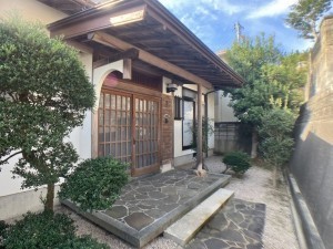 松江市上乃木、中古一戸建ての玄関画像です