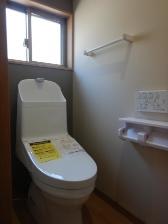松江市上乃木、中古一戸建てのトイレ画像です