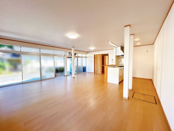 松江市宍道町、中古一戸建ての居間画像です